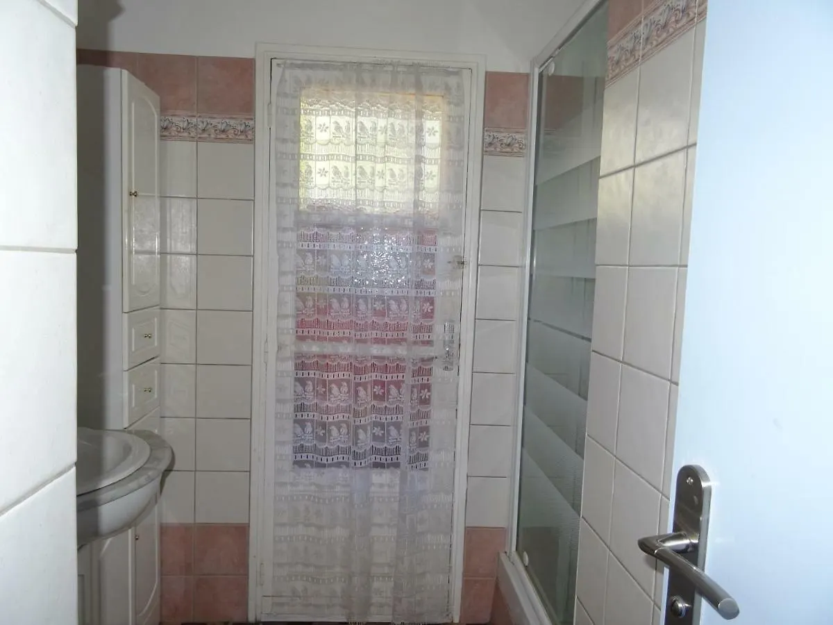 Jolie Chambre Privee Marseille 9E 0*,  Fransa